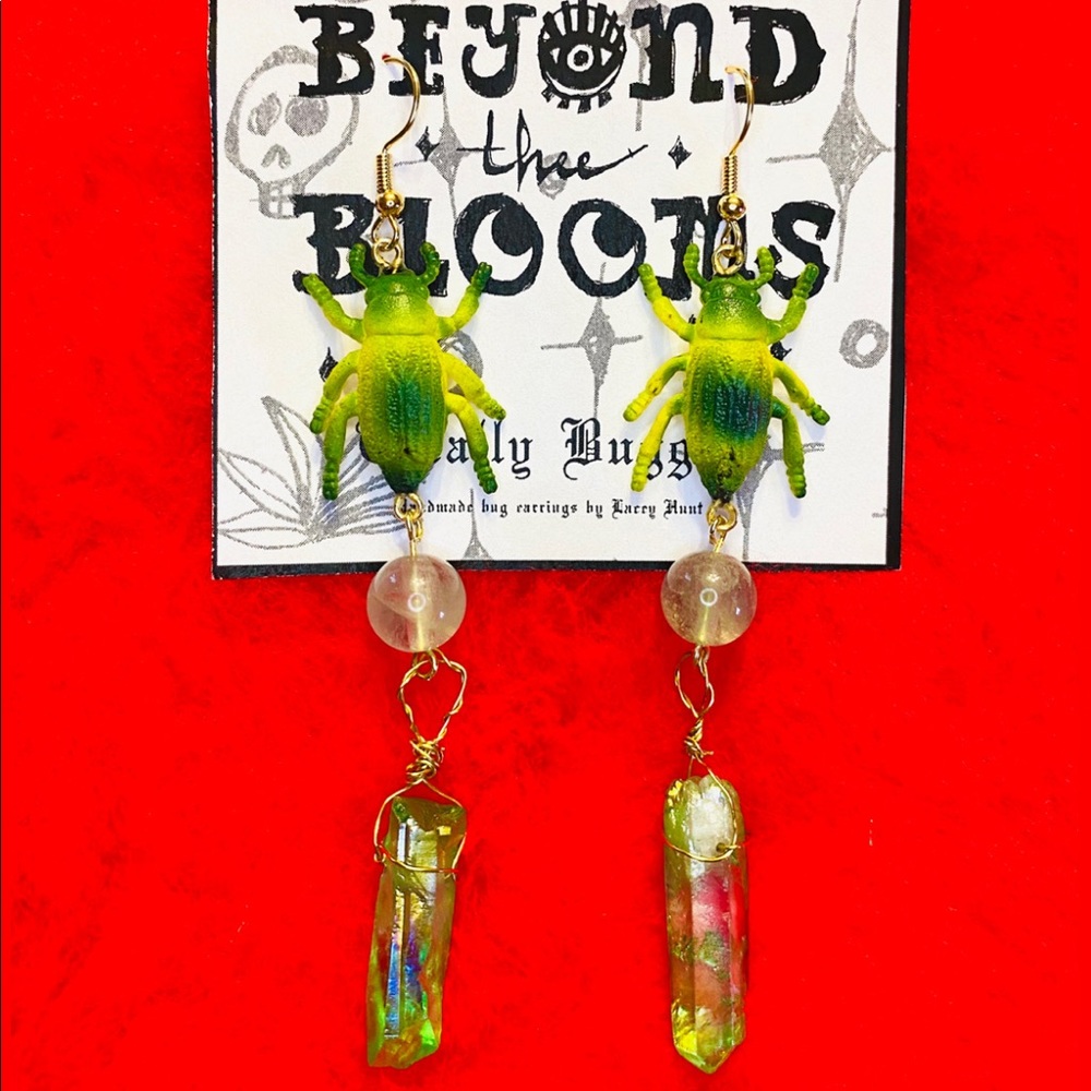 EARRINGS 🪲 GREEN BEETLE CRYSTALS
Handmade by Me ✨